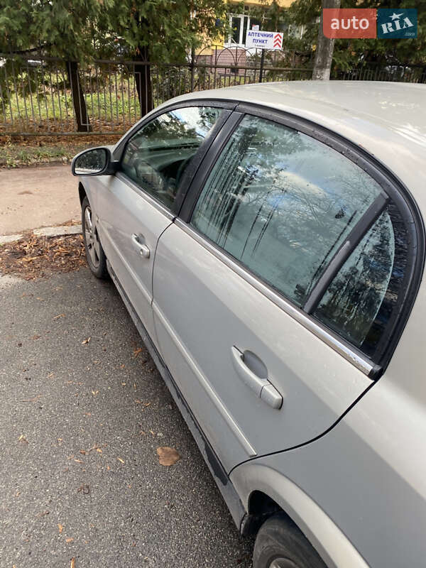 Седан Opel Vectra 2004 в Чернігові