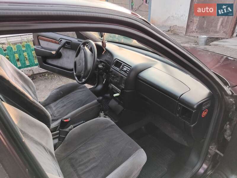 Седан Opel Vectra 1995 в Южноукраинске