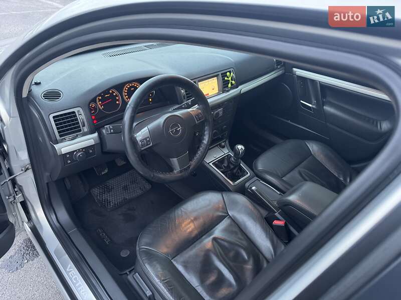 Седан Opel Vectra 2008 в Горішніх Плавнях