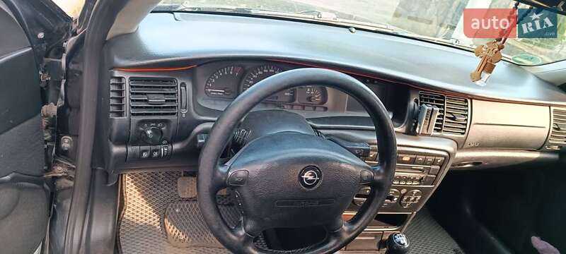 Седан Opel Vectra 2001 в Ужгороді