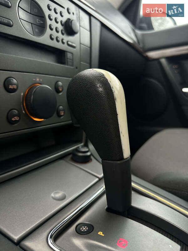 Седан Opel Vectra 2004 в Сумах