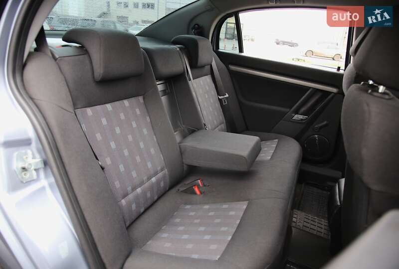 Седан Opel Vectra 2006 в Харкові