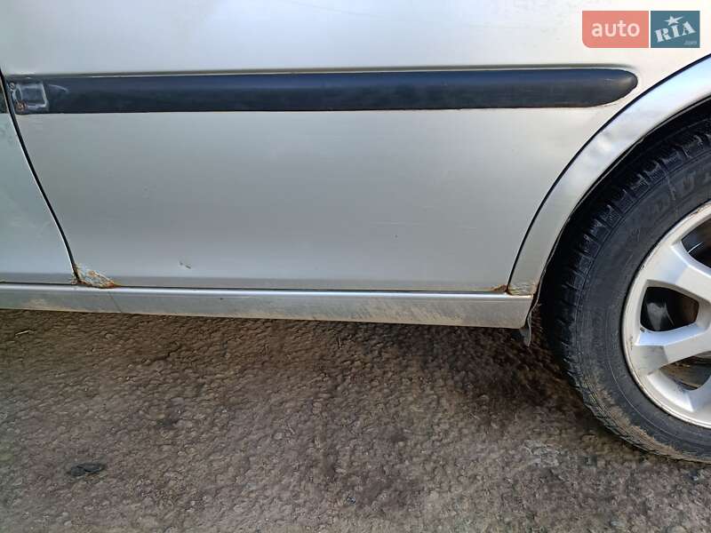 Седан Opel Vectra 1998 в Болехове