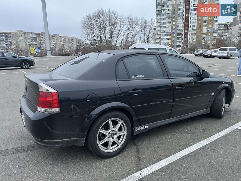 Седан Opel Vectra 2004 в Киеве