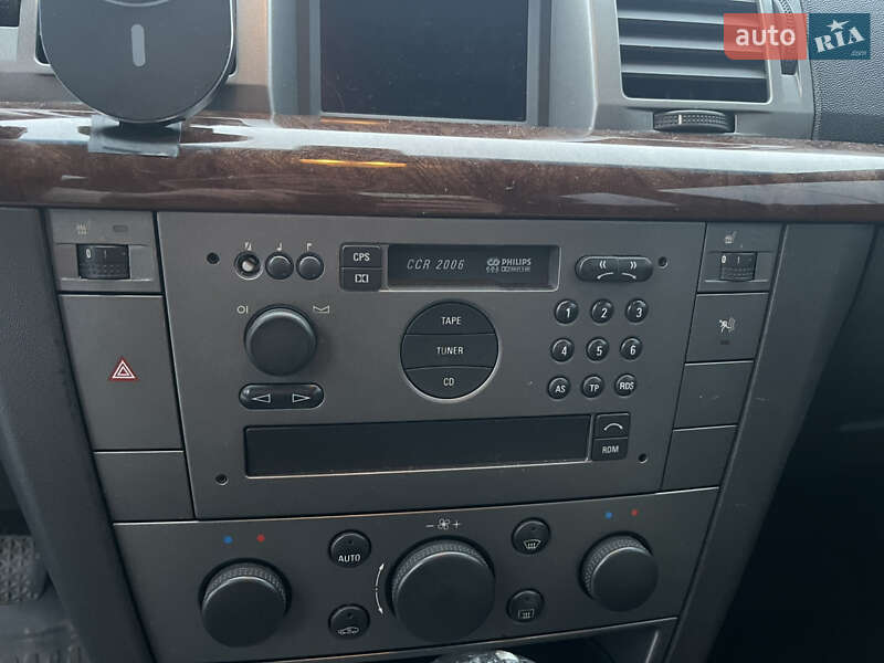 Седан Opel Vectra 2004 в Киеве