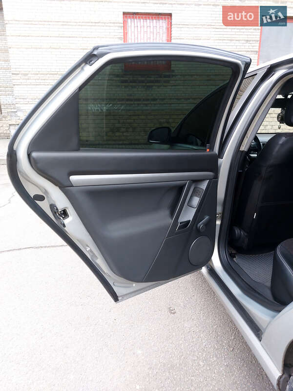 Лифтбек Opel Vectra 2005 в Днепре