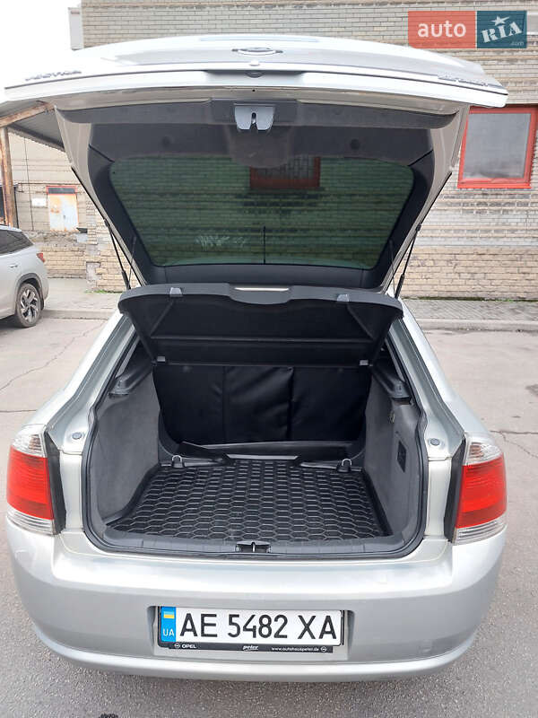 Лифтбек Opel Vectra 2005 в Днепре