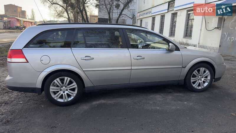 Универсал Opel Vectra 2004 в Полтаве