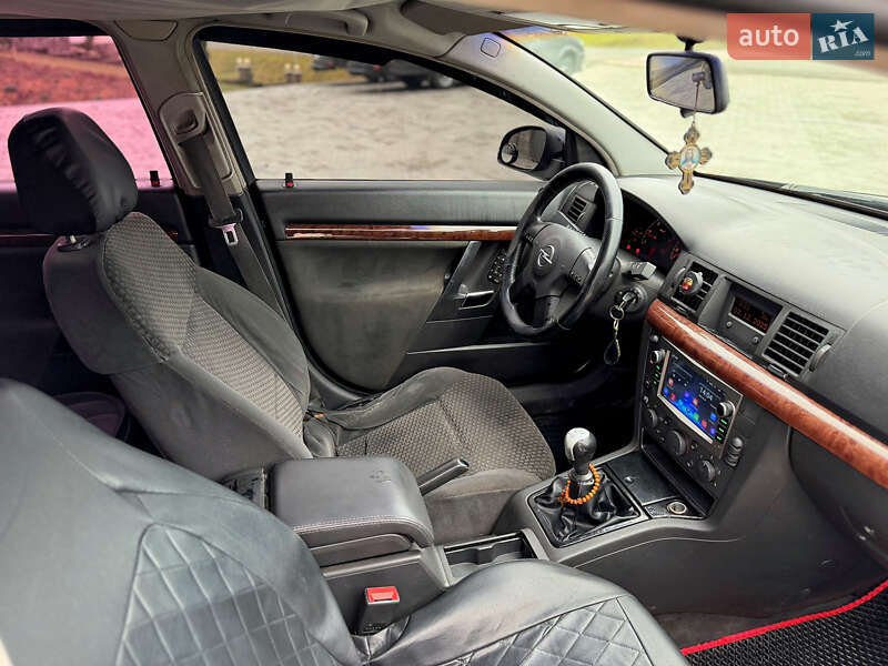 Седан Opel Vectra 2002 в Чернівцях