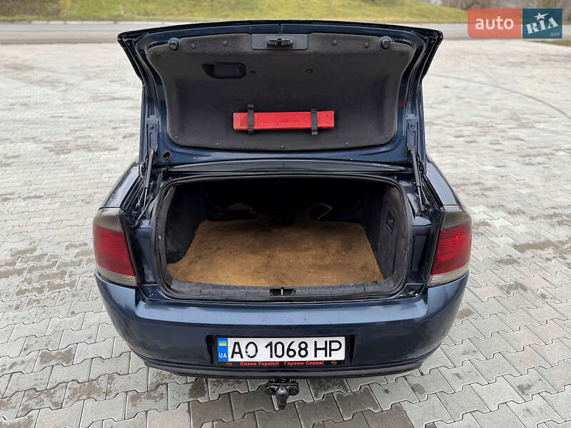 Седан Opel Vectra 2002 в Чернівцях