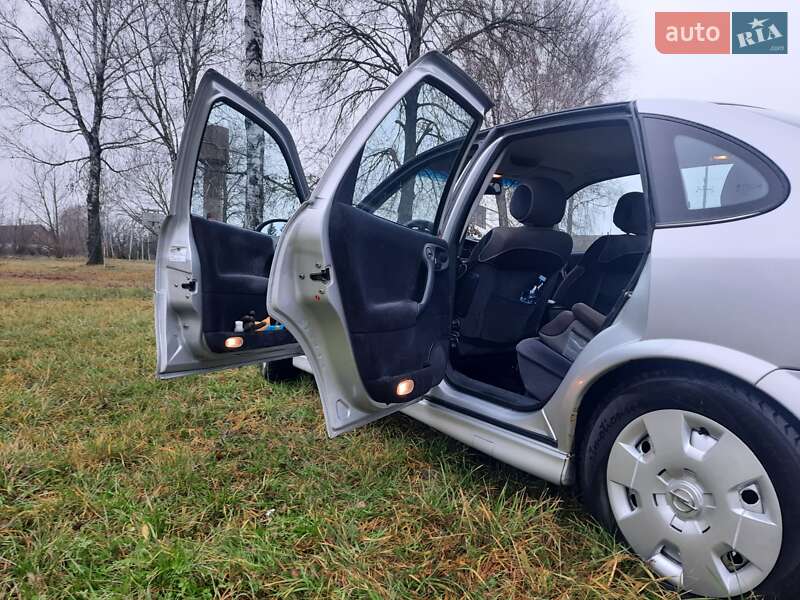 Седан Opel Vectra 2001 в Луцке