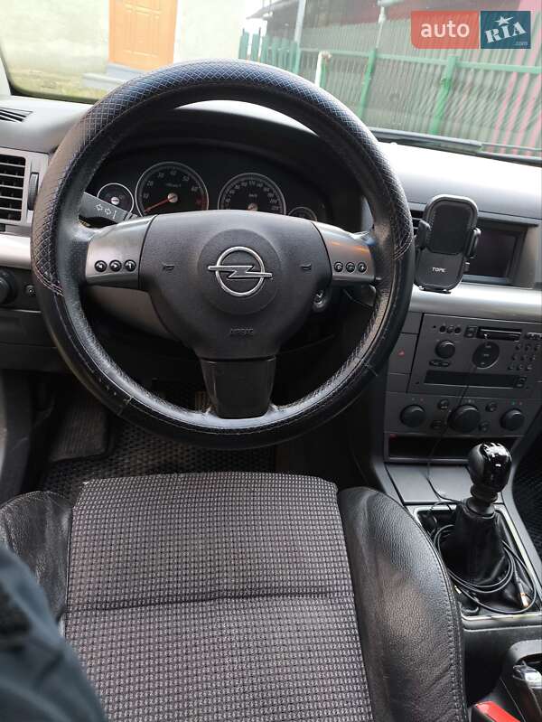 Ліфтбек Opel Vectra 2003 в Дрогобичі