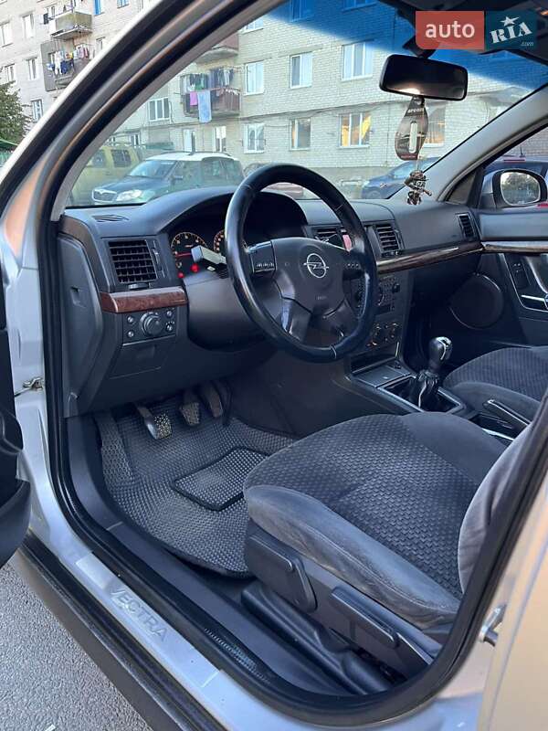 Седан Opel Vectra 2003 в Луцьку