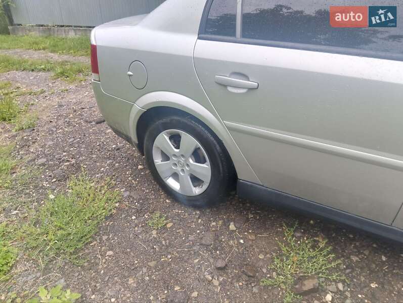 Седан Opel Vectra 2004 в Львове