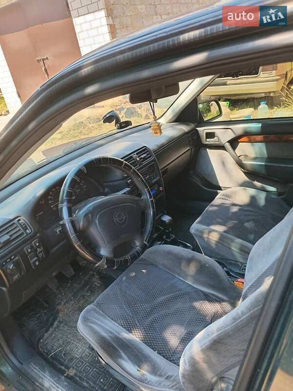Седан Opel Vectra 1995 в Бершади фото 5 Седан Opel Vectra 1995 в Бершади