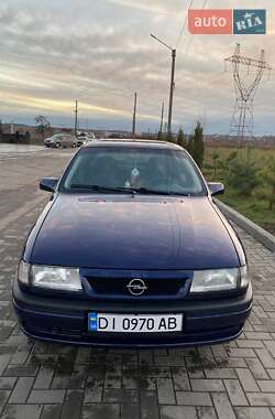 Седан Opel Vectra 1995 в Клевані