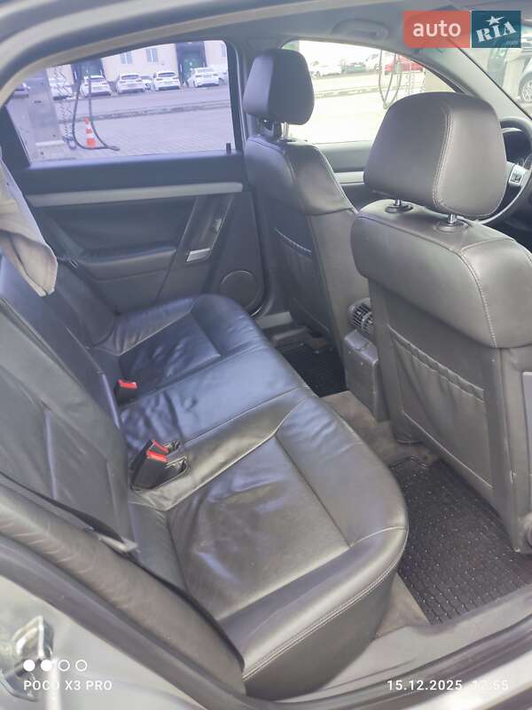 Лифтбек Opel Vectra 2004 в Вишневом