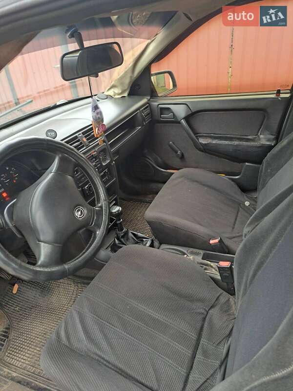 Седан Opel Vectra 1990 в Гадячі