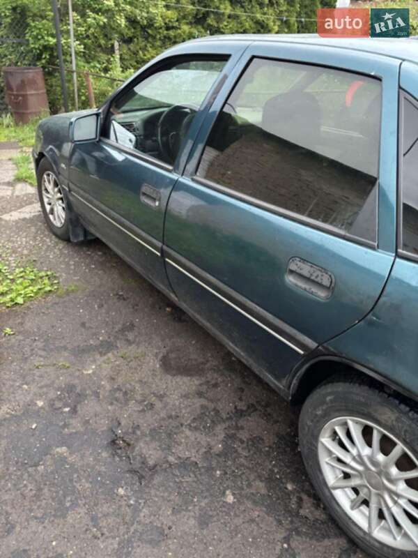 Седан Opel Vectra 1995 в Львові фото 4 Седан Opel Vectra 1995 в Львові