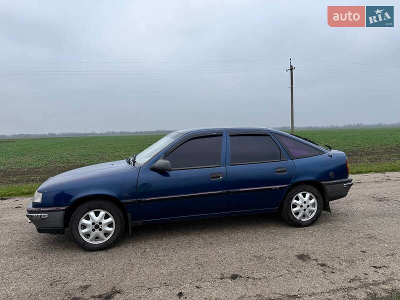 Лифтбек Opel Vectra 1991 в Кобеляках фото 4 Лифтбек Opel Vectra 1991 в Кобеляках