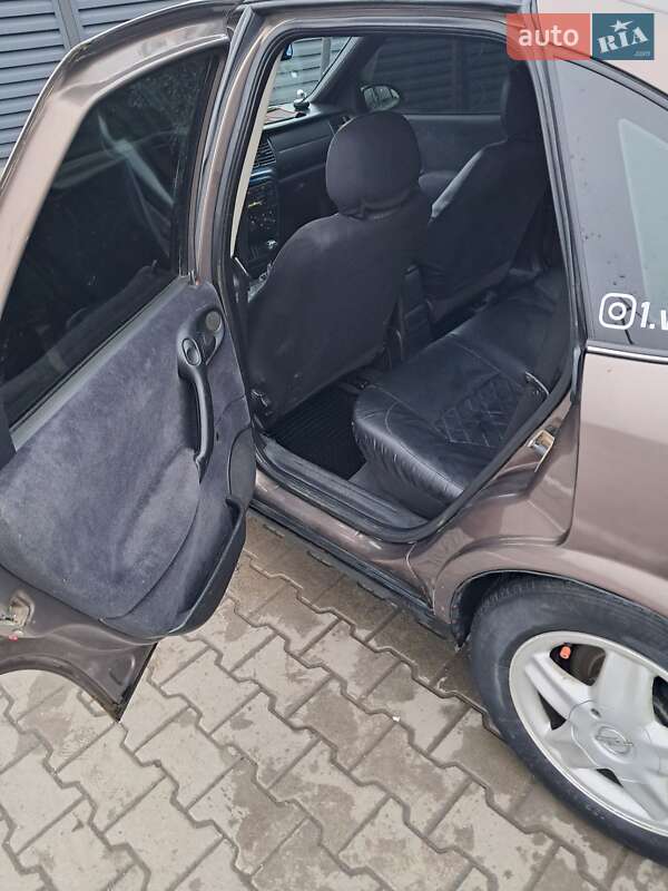 Седан Opel Vectra 1998 в Радехове