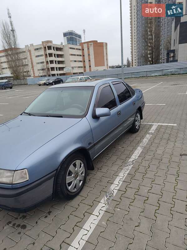 Седан Opel Vectra 1990 в Києві