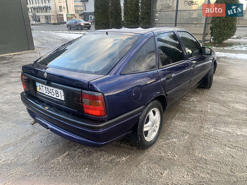 Ліфтбек Opel Vectra 1995 в Івано-Франківську