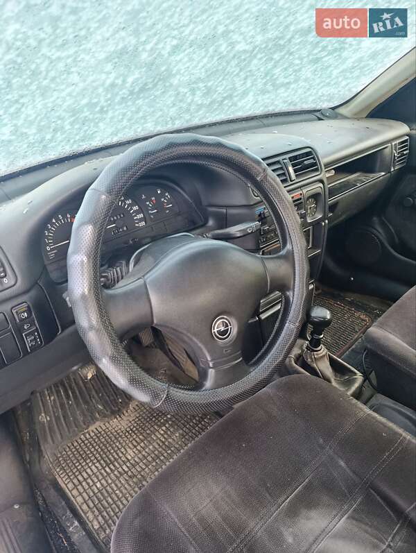 Седан Opel Vectra 1994 в Ракитном