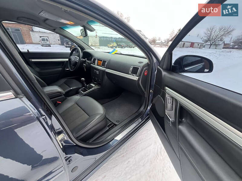 Седан Opel Vectra 2008 в Лебедине