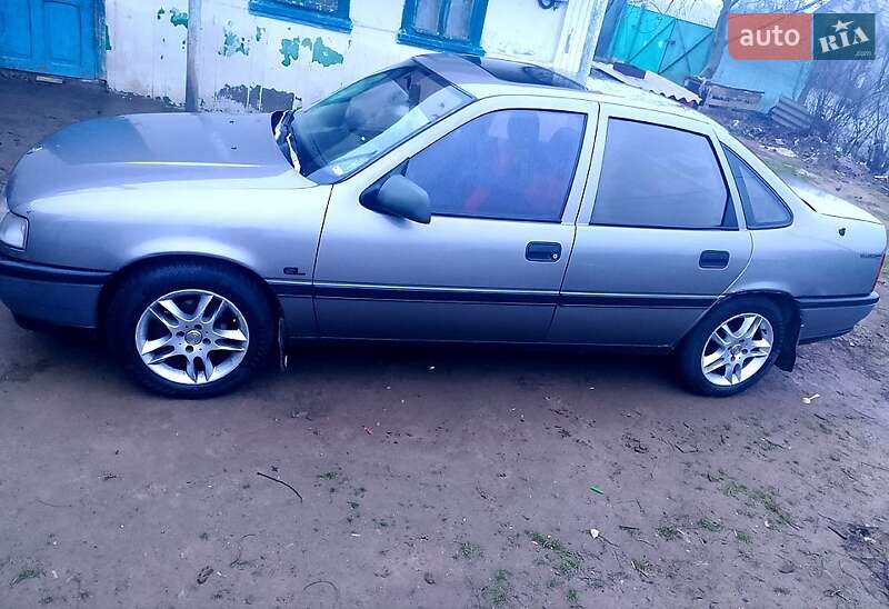 Седан Opel Vectra 1992 в Ізмаїлі фото 4 Седан Opel Vectra 1992 в Ізмаїлі