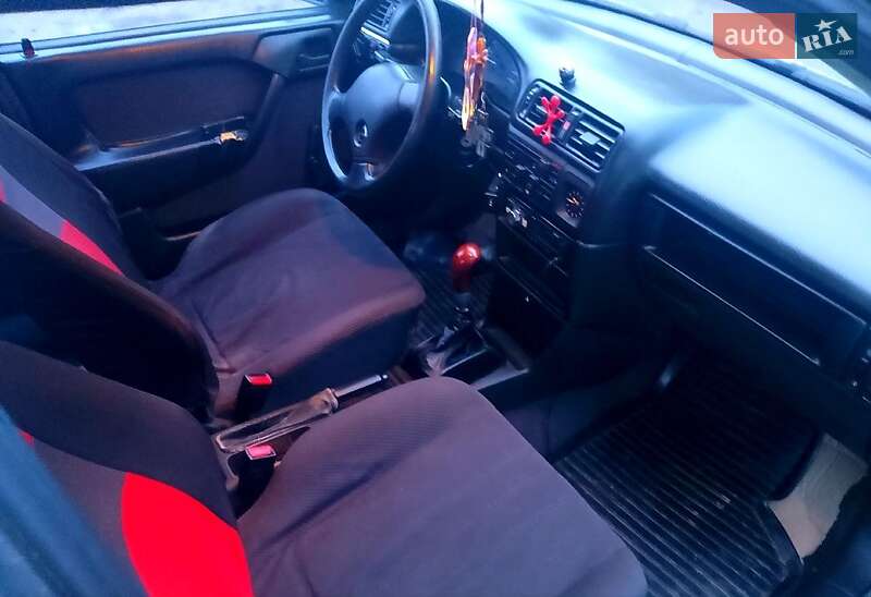 Седан Opel Vectra 1992 в Ізмаїлі фото 6 Седан Opel Vectra 1992 в Ізмаїлі