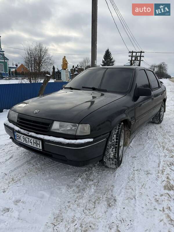 Седан Opel Vectra 1990 в Ратным фото 8 Седан Opel Vectra 1990 в Ратным