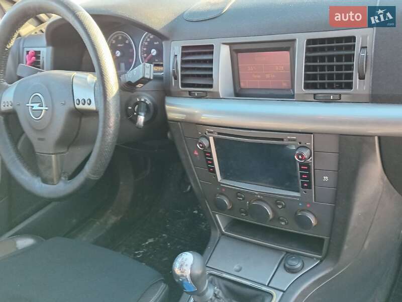 Лифтбек Opel Vectra 2004 в Львове