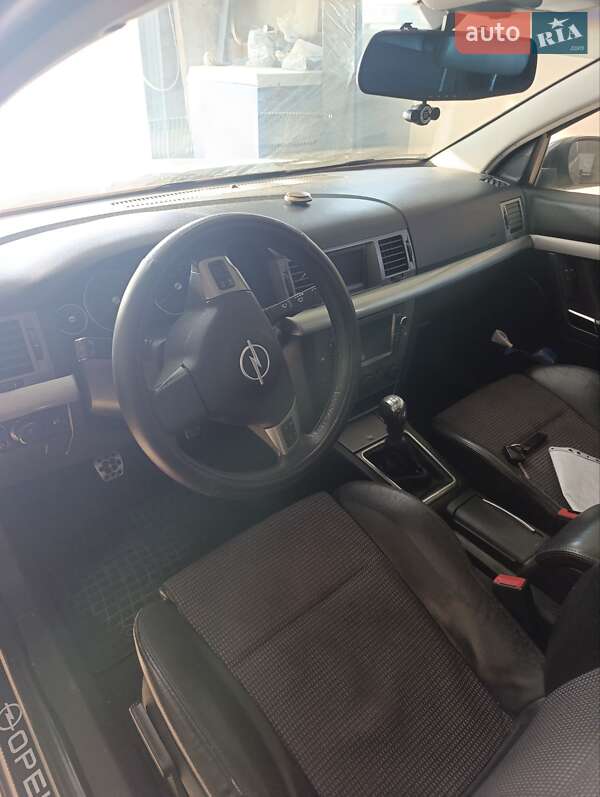 Седан Opel Vectra 2005 в Мамалыге