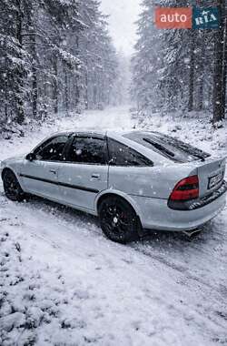 Лифтбек Opel Vectra 1998 в Киеве