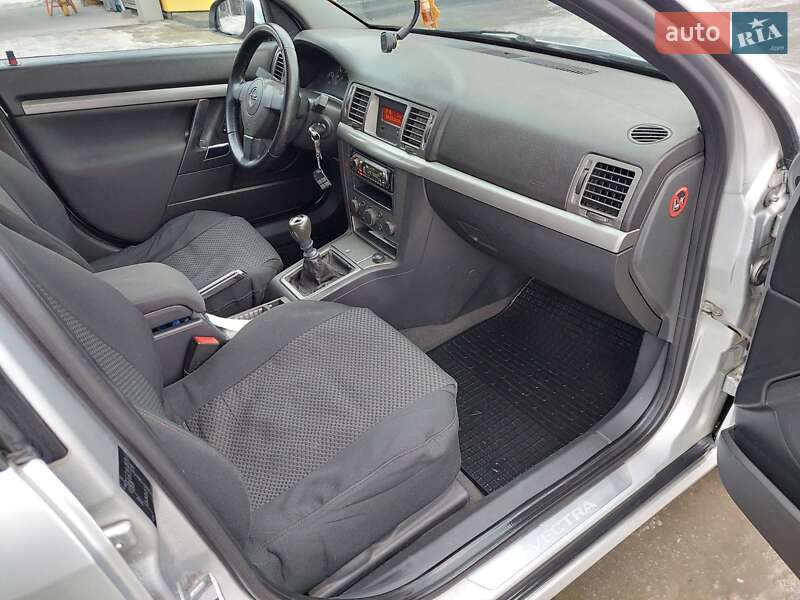 Седан Opel Vectra 2006 в Львове