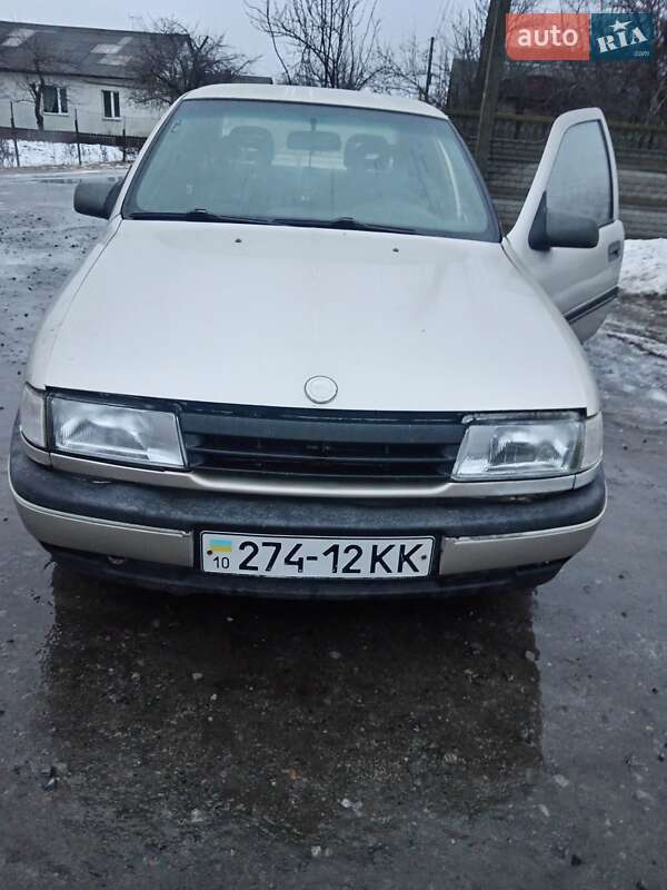 Седан Opel Vectra 1990 в Лубнах
