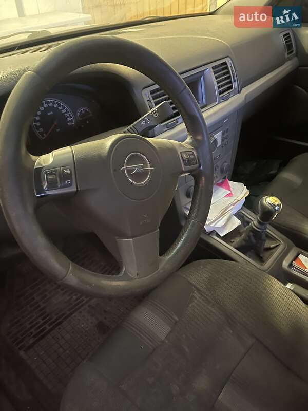 Седан Opel Vectra 2006 в Сумах