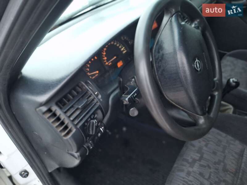 Универсал Opel Vectra 1998 в Черновцах