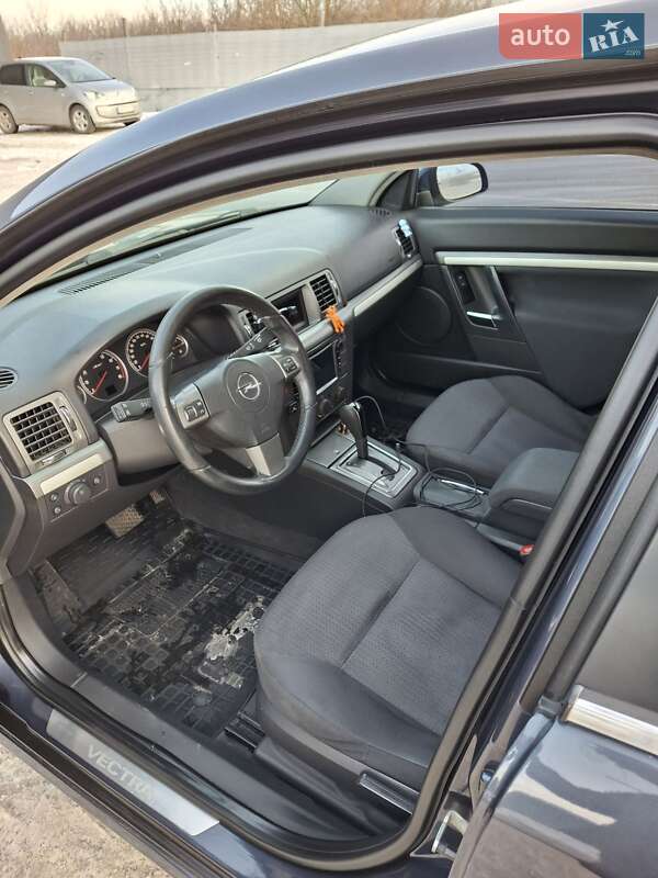 Седан Opel Vectra 2007 в Белогородке