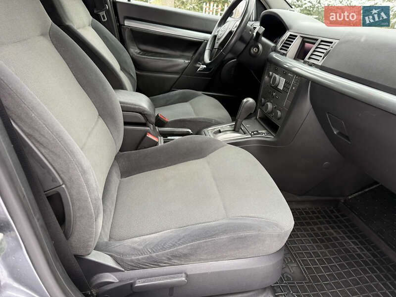 Седан Opel Vectra 2005 в Львове