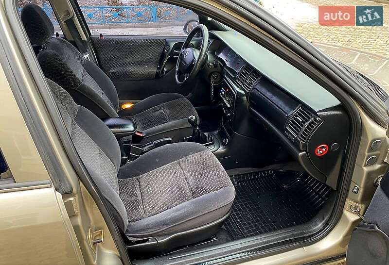 Седан Opel Vectra 1996 в Полтаві