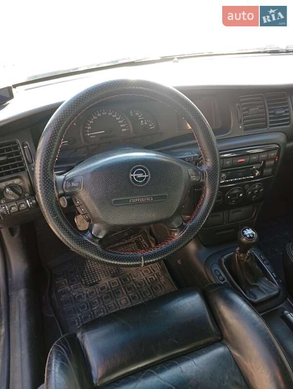 Седан Opel Vectra 2001 в Зняцеві