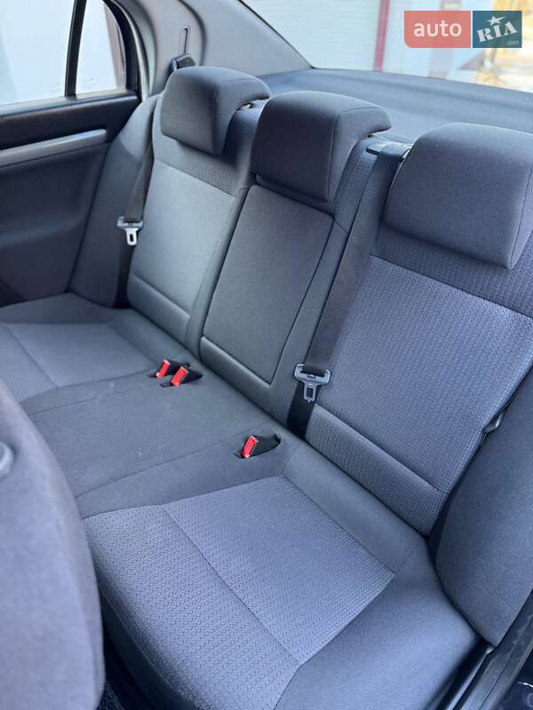 Седан Opel Vectra 2006 в Дубно