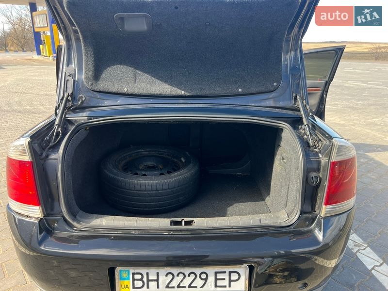 Седан Opel Vectra 2005 в Беляевке