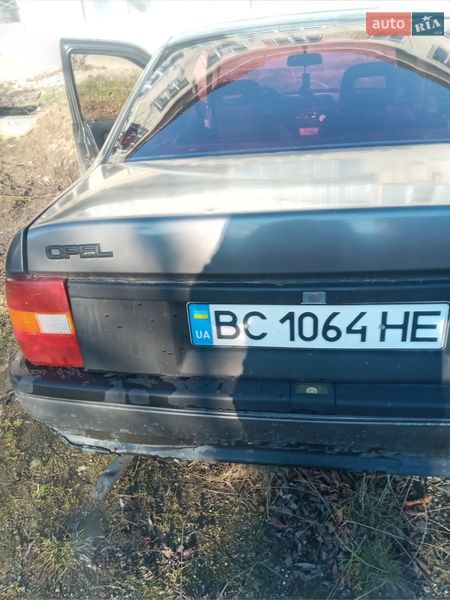 Седан Opel Vectra 1989 в Самборе
