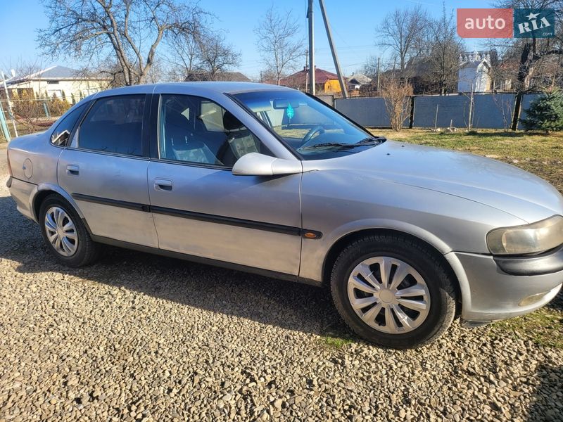 Седан Opel Vectra 1998 в Косове