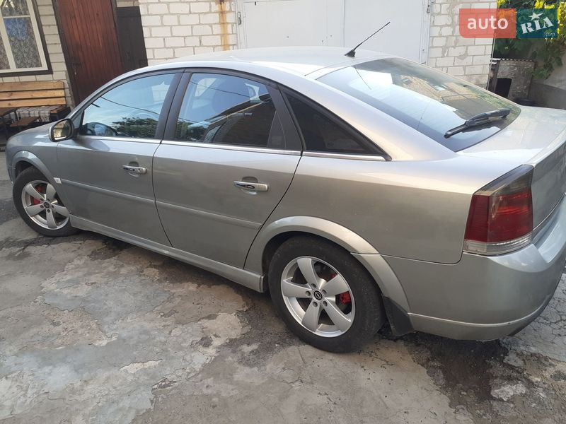 Лифтбек Opel Vectra 2003 в Лубнах
