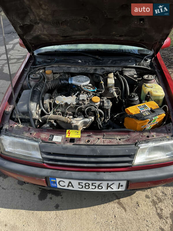 Седан Opel Vectra 1990 в Ватутино