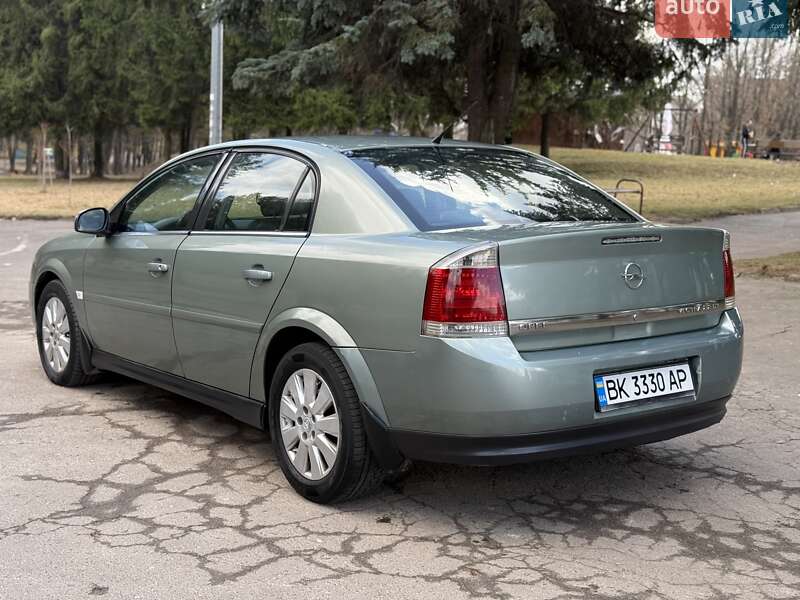 Седан Opel Vectra 2005 в Ровно